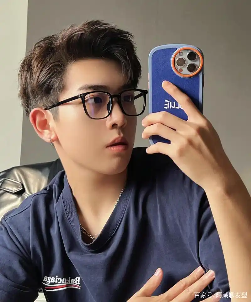 2021年底3款流行男生发型图鉴,剪完帅气显时髦,很值得一剪!