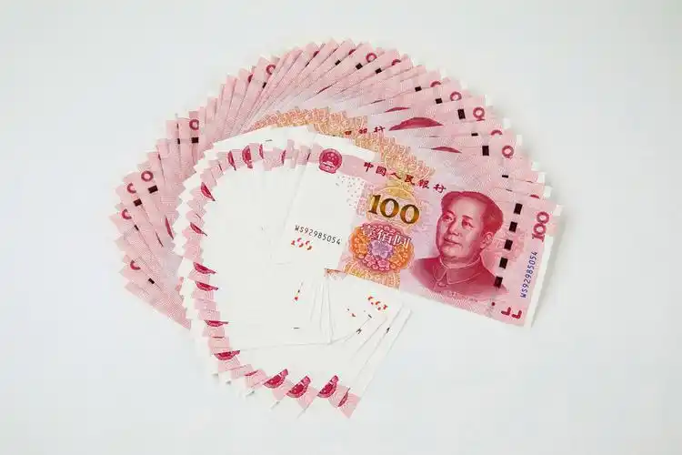 背景图片100元人民币图片100卫浴代金券一百元优惠券百元人民币堆放背