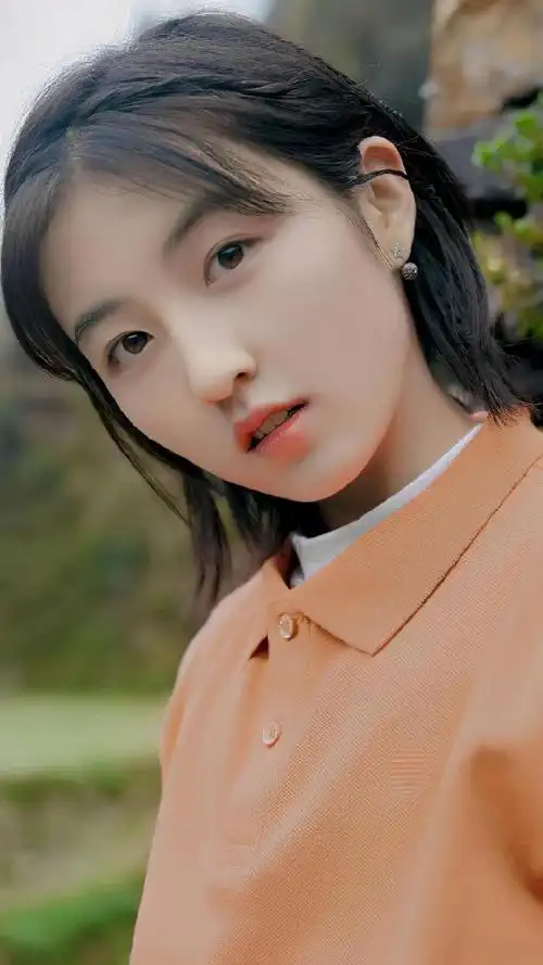 清秀少女张子枫可爱俏皮迷人写真