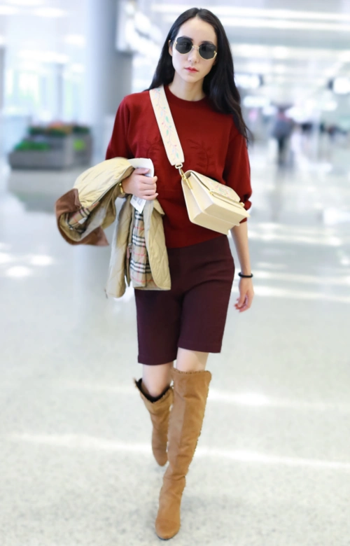 韩雪为证自己腿细太敢了,穿的裤子还没靴子长,这腿被天使吻过?