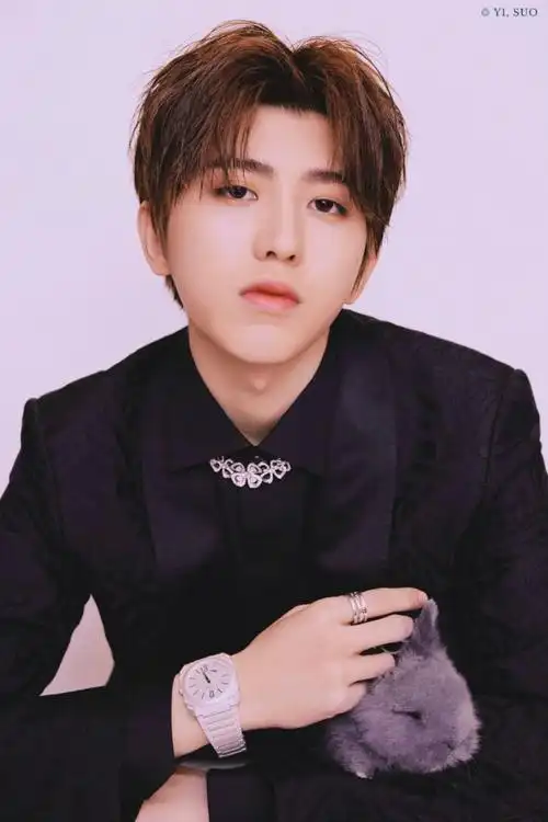 微博@一所悬命营业中蔡徐坤