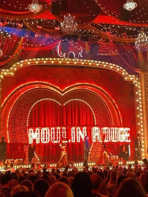 在墨尔本感受巴黎红磨坊的绚丽