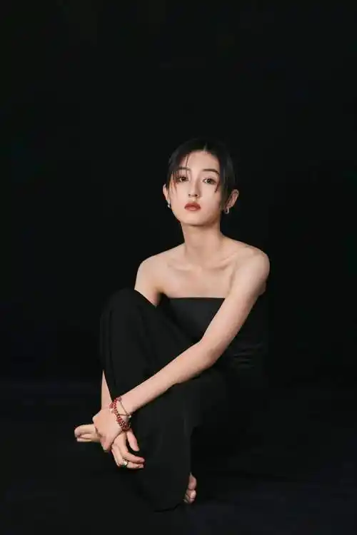 张子枫比周冬雨还牛!