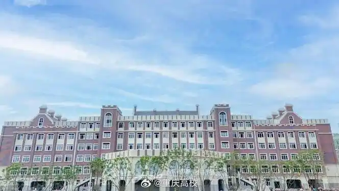 重庆海联职业技术学院两江校区,位于两江新区龙兴新城,占地面积300亩