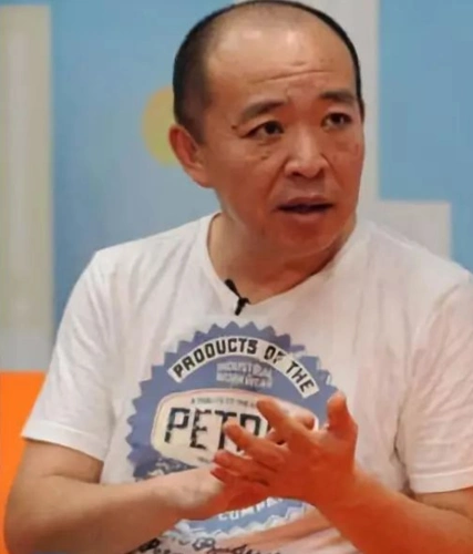 尽管董志华很少在银幕上亮相,不过他却凭着兢兢业业的精神,在娱乐圈中