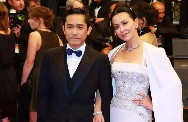 结婚33年后,周润发意外暴露婚姻真相:把爱人当朋友,到底有多舒服?