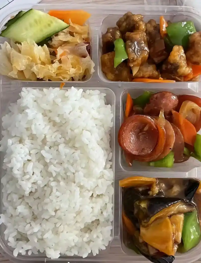 好不好卖?  有在工地卖盒饭的老板吗?指教指教.