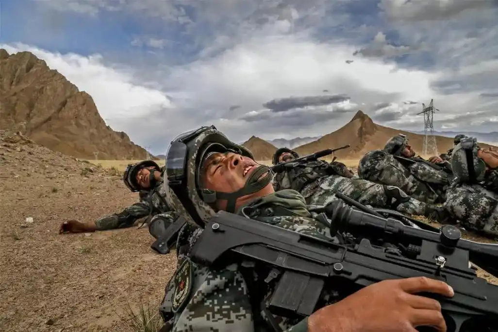 一组西藏阿的里边防军人照片哪张戳中你泪点
