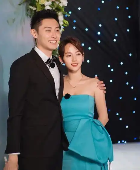 张嘉倪结婚7年2儿无婚礼,本人6字回应!