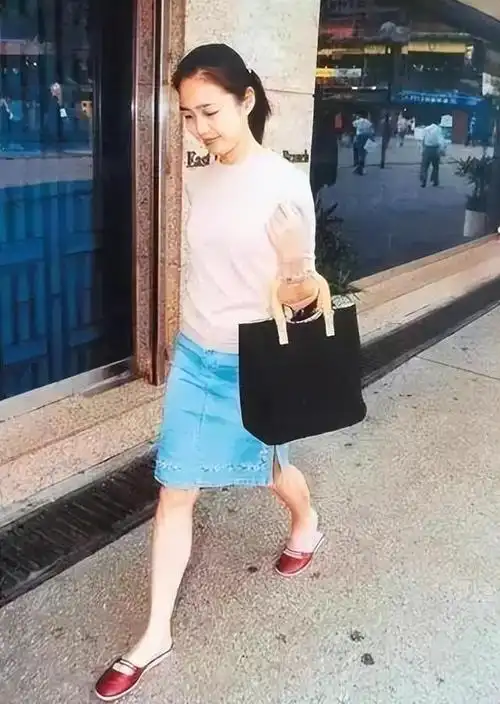 回顾豪门千金朱丽倩携亿万身家嫁给刘德华46岁高龄产子