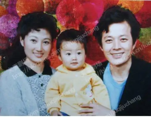 《三国演义》里演周瑜走红,娶初恋为妻,帅气鲜肉如今变大叔|洪宇宙