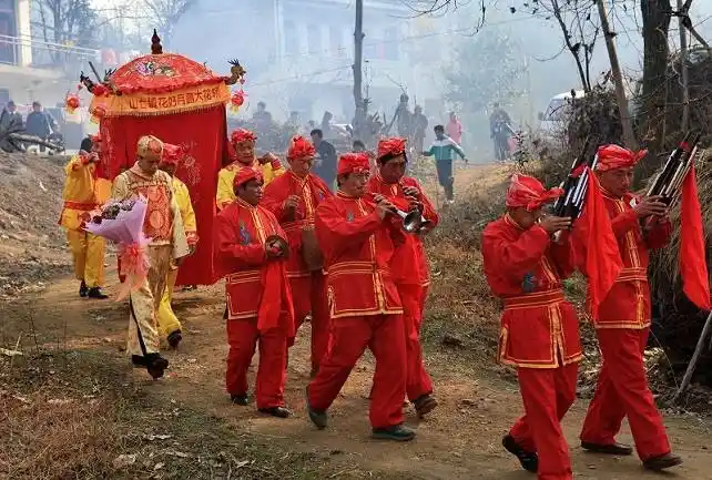 花轿迎亲的习俗是怎样的 花轿迎娶新娘有哪些规矩