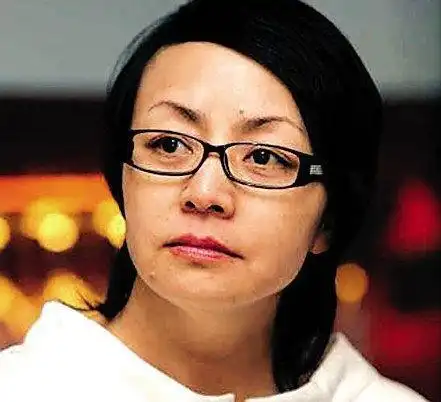 梁欢:我是巴图继母,29岁嫁给英达,儿子英如镝是我一生的骄傲_影视资讯