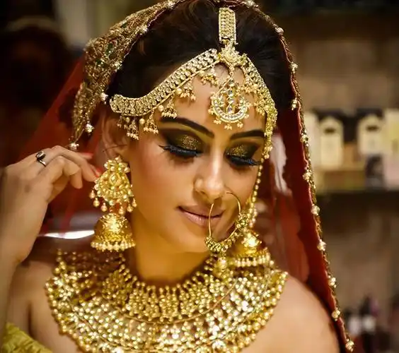 在这个印度婆罗门父亲心里,儿子的性命比不上金币重要.