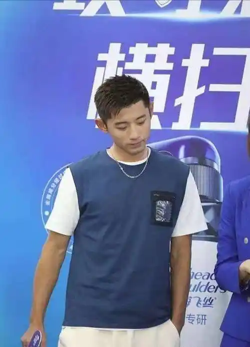 国乒大满贯同台,丁宁遇张继科满脸娇羞,留长发气质知性好温柔_选择了