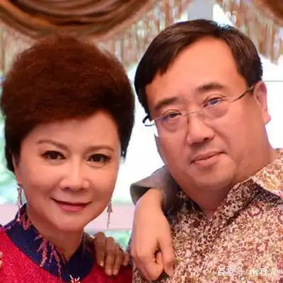 隐藏了33年57岁蔡明老公曝光儿子也是个才子