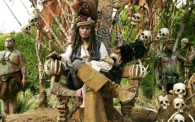 加勒比海盗2:杰克船长被野人抓获,搞笑逃生,令人捧腹!