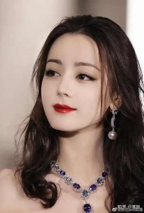 有哪些迪丽热巴的出圈神图? - 知乎