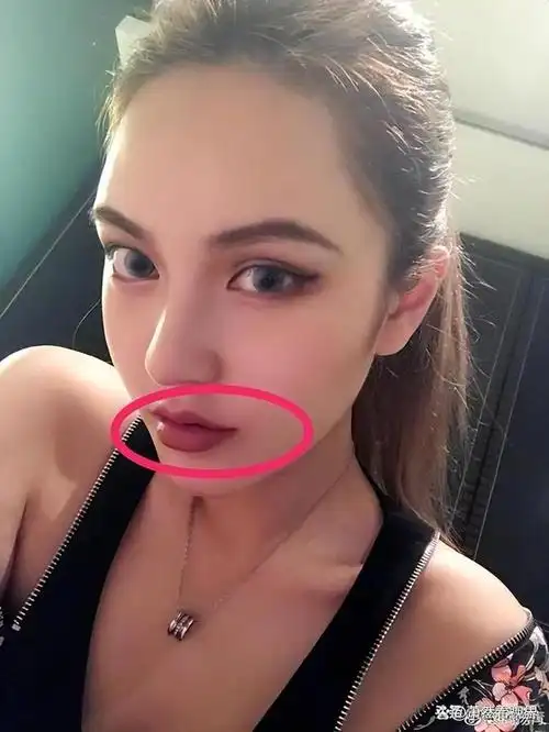 于是他们也开始追随"网红脸",希望通过化妆或整形手术拥有那种流行的