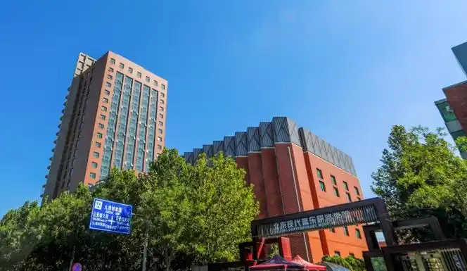 通州区副区长秦涛一行莅临北京现代音乐研修学院考察调研