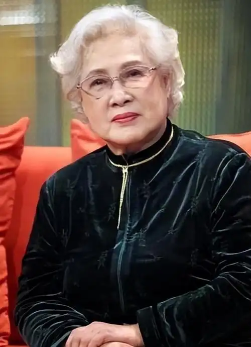 回顾演员秦怡一代人的女神命运曲折离奇100岁终能安享晚年