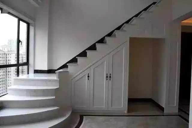 240㎡复式楼做婚房我家楼梯间设计不见人夸都说小区独一个