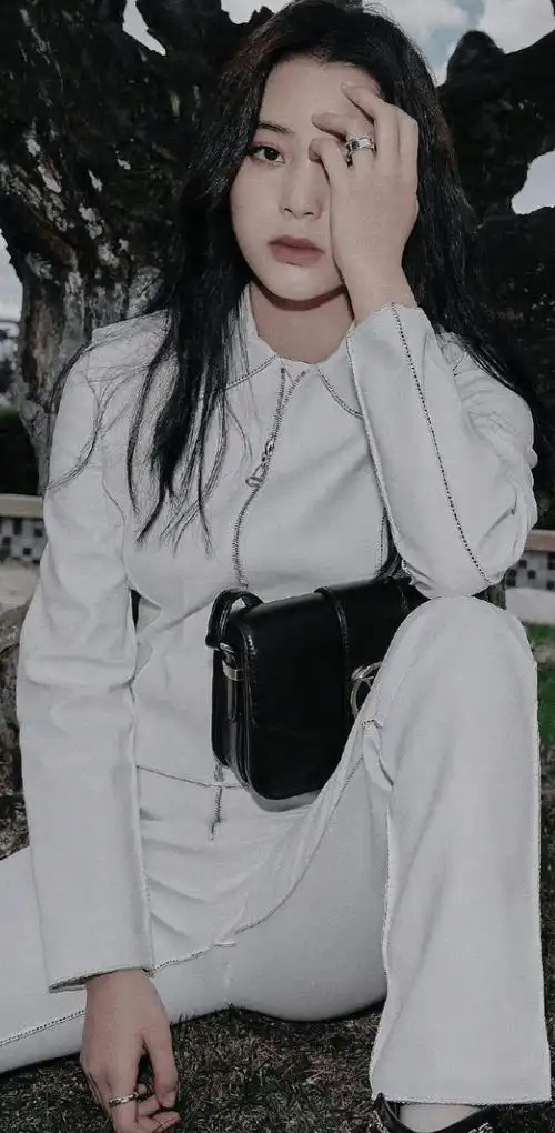 原创欧阳娜娜把腿张开拍照很美这样的女人真有魅力