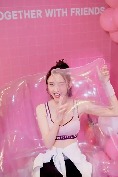 美女明星美女明星唐艺昕内衣代言人写真图片热辣美女文章小虾米