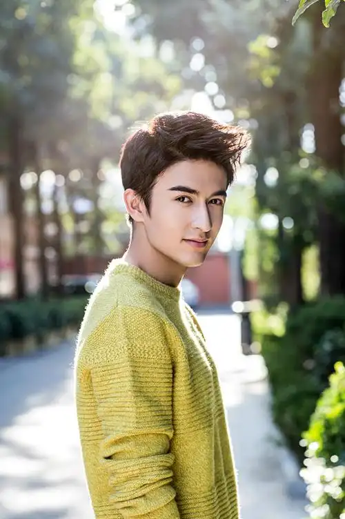 据悉,米热即将在新戏《美人为馅》中饰演神秘杀手,期待他的精彩敝现