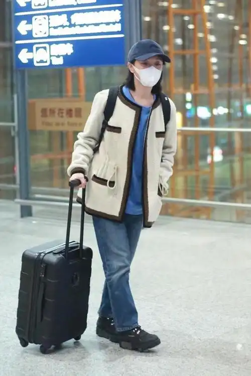 周迅活泼可爱却爱扮老奶奶风穿搭古朴低调精致素颜太加分