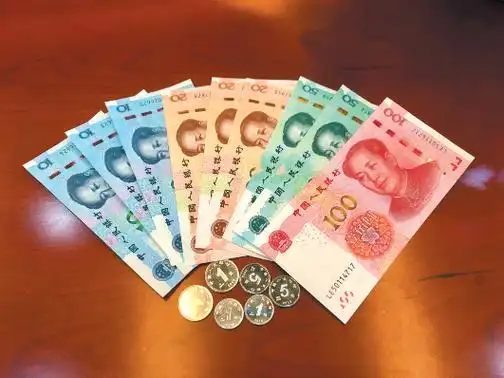 人民币上新首日 杭州人银行排队换新钞