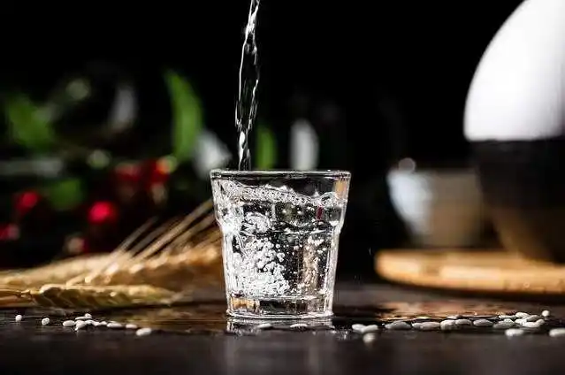 想喝酒的借口能找出一大推 开心不开心都要来一杯