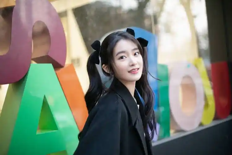 原创柴蔚双马尾小魔女写真鬼马少女一见倾心