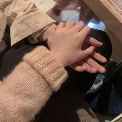 2020流行的情侣头像一人一张 2020年最新款情侣头像