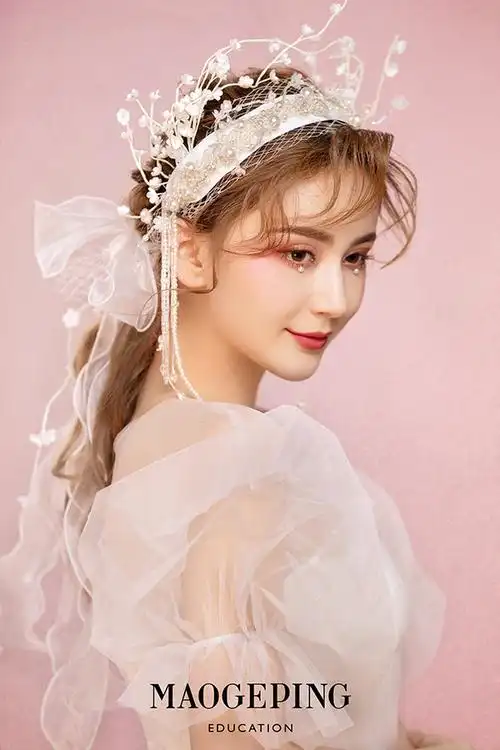 女生学化妆有什么优势嘛?要怎么学比较好呢?