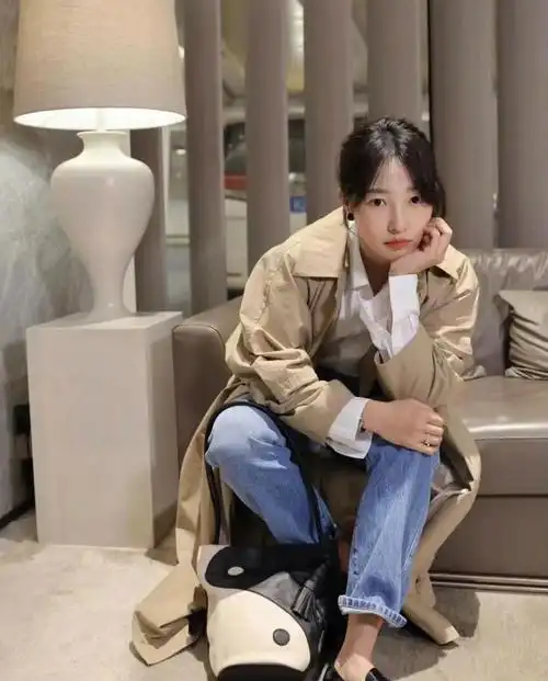 白百何,一个被演戏耽误的时尚博主,穿衣搭配文艺又时髦,挺高级