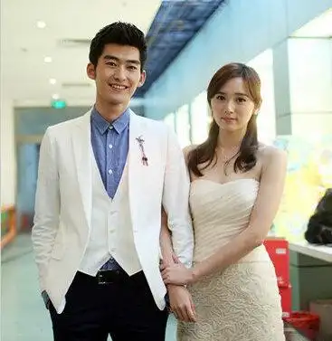 江铠同恋情曝光,路边挽手甜蜜,疑似与新男友同居