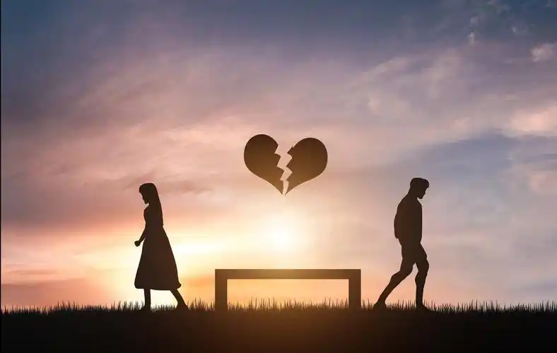 最近很多朋友私信我说我们分手了,ta们发的朋友圈是什么意思.