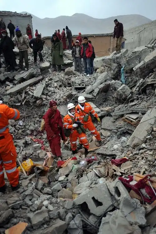 当日,玉树地震救援进入第三天,在救援的"黄金72小时"内