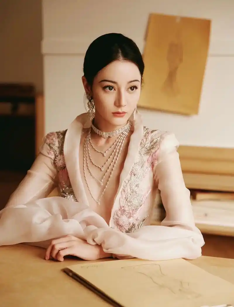 迪丽热巴 梦回高定年代.迪丽热巴再次完美诠释郭培fall-w - 抖音