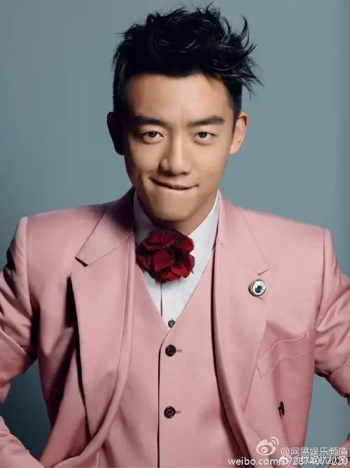 郑恺出道十六年归来仍是少年##郑恺近照三分沧桑七分年少