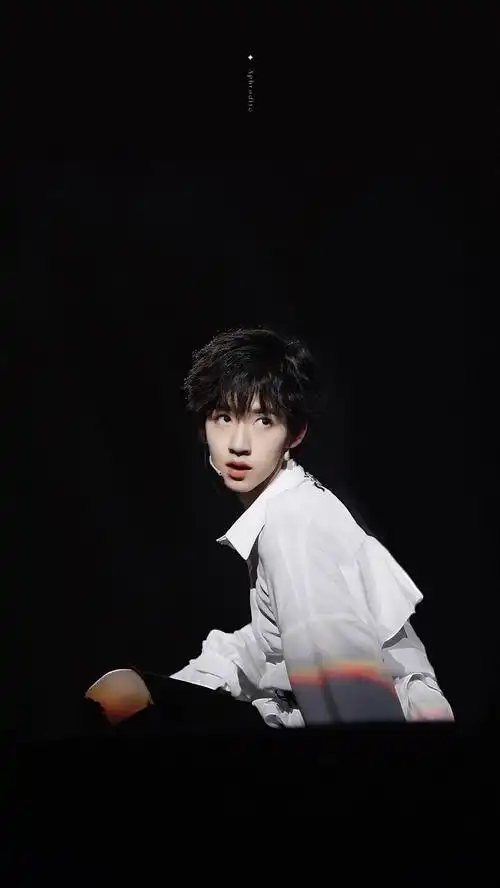 最近对tnt的贺峻霖比较感兴趣,有没有姐妹可以安利一下? - 知乎