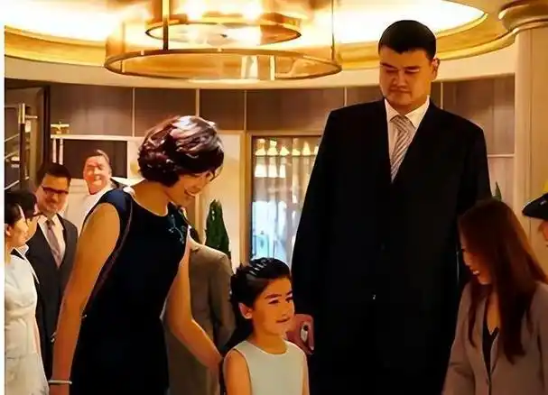 姚明女儿又胖了!14岁身高190体重近190斤,网友:这谁敢娶?