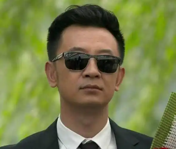 1,在《咱们结婚吧》中饰演的果然,剧中黄海波国民女婿角色堪称经典.