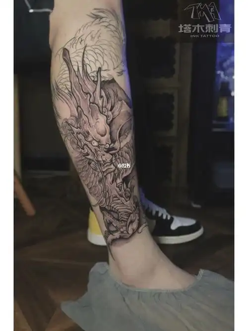 小腿龙纹身未完