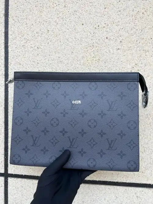 全新lv男士灰黑手拿包芯片款