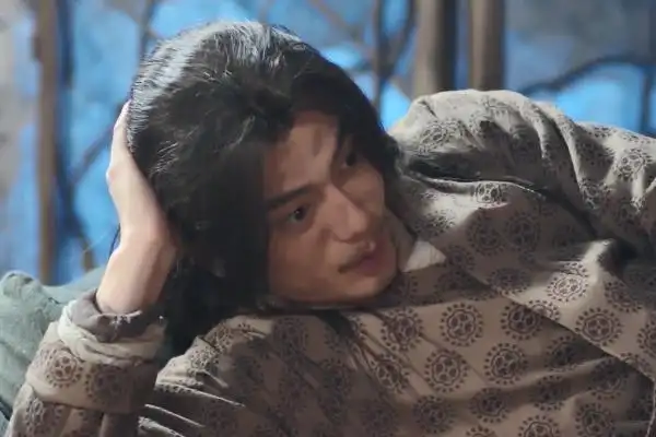 嫌弃丐叔邋里邋遢?看到他梳大背头换上军装,真怕今夏移情别恋