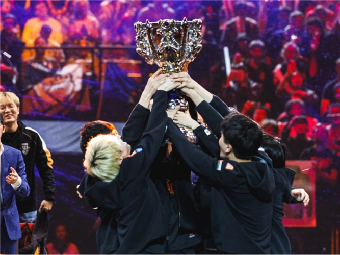 2019英雄联盟全球总决赛fpx夺冠湖南衡阳刘青松诠释体育竞技精神