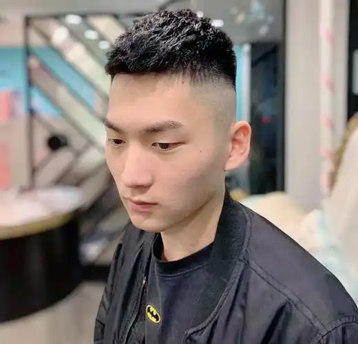 五款男士两侧短中间长的发型-两边剃光发型-帅哥发型网