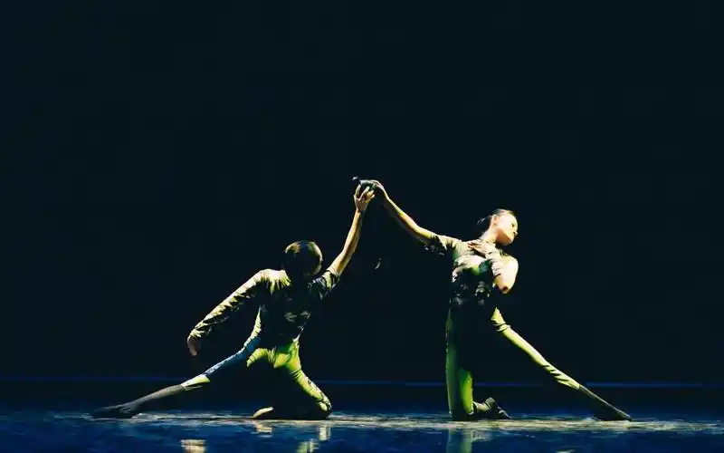 2019年逆光专场现代双人舞同行